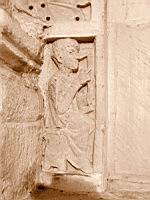 Lyon, Abbaye d'Ainay, Choeur, Sculpture, Homme (musicien) (2)